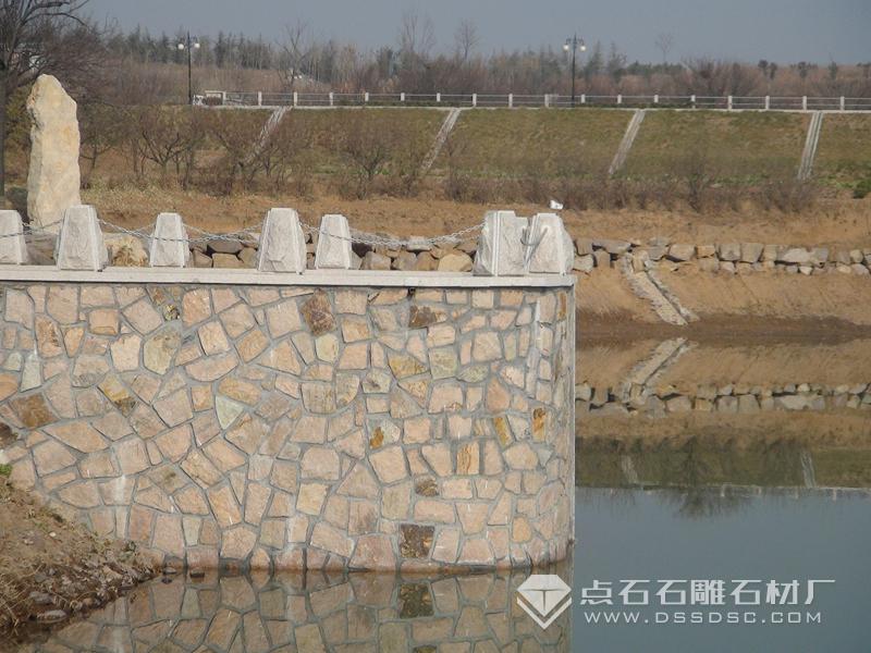 簡易的石護(hù)欄 簡易的石護(hù)欄